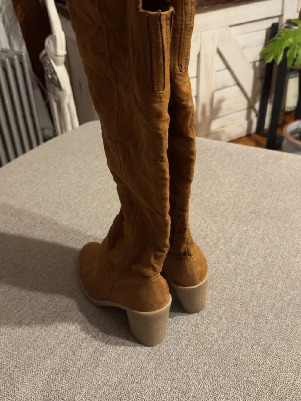 Dolce Vita suede over